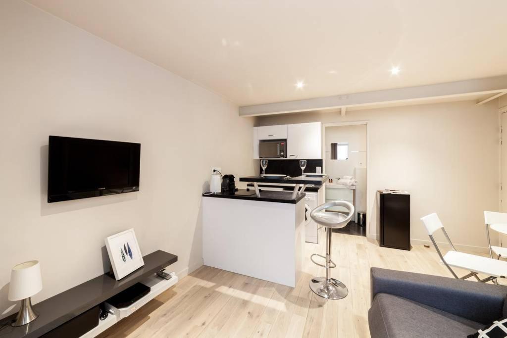 Studio Parfaitement Equipe - Metro Cordeliers Ail Lyon Exterior foto